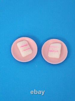 FREE SHIP! ULTRA RARE Vintage BARBIE 2 CAKE SLICES #1034 HOSTESS SET PINK PLATES