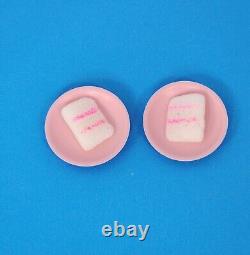 FREE SHIP! ULTRA RARE Vintage BARBIE 2 CAKE SLICES #1034 HOSTESS SET PINK PLATES