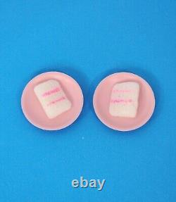 FREE SHIP! ULTRA RARE Vintage BARBIE 2 CAKE SLICES #1034 HOSTESS SET PINK PLATES