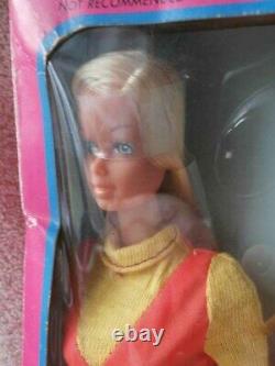 ULTRA RARE 1973 NRFB Vintage SUN VALLEY BARBIE Doll The Sports Set #7806