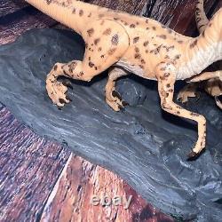ULTRA RARE Vintage 1997 U. C. S & Amblin Velociraptor Figure Collector Toy READ