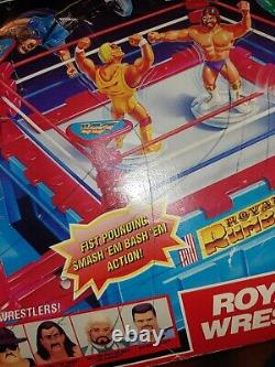 VINTAGE WWF WWE HASBRO ROYAL RUMBLE WRESTLING RING with MINI FIGURES ULTRA RARE
