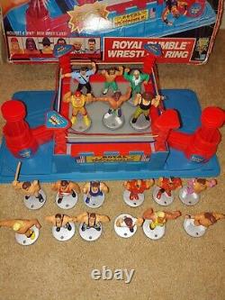 VINTAGE WWF WWE HASBRO ROYAL RUMBLE WRESTLING RING with MINI FIGURES ULTRA RARE