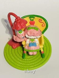 Vintage Strawberry Shortcake in a Rocking Chair with Lamp & Rug Mini ULTRA RARE