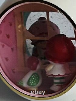 Vintage ULTRA RARE 3D Strawberry Shortcake A Time For Friends 1984 Ornament