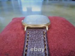 Vintage Ultra Rare Genuine Universal Geneve Uniquartz ETA 954 111 Swiss Watch